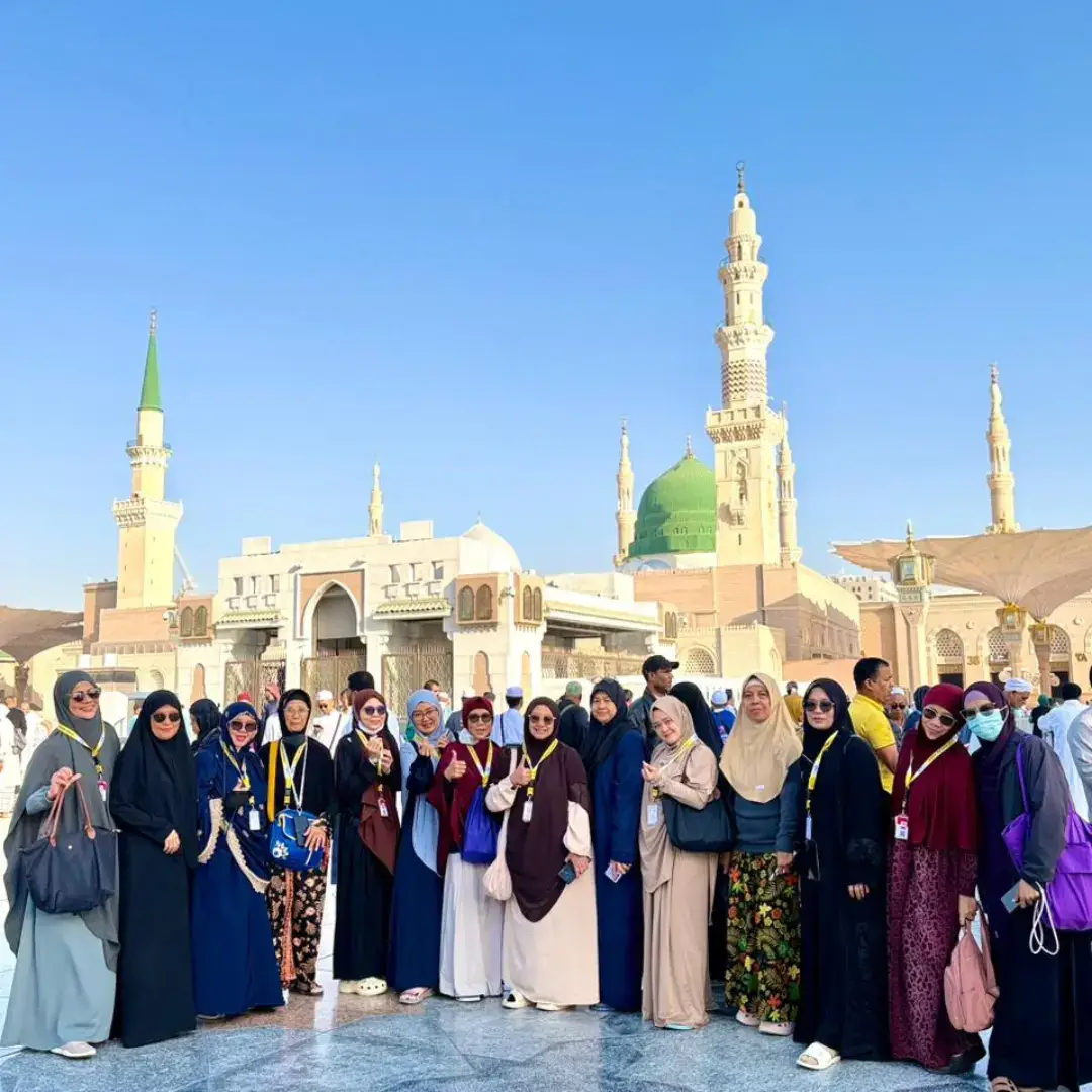 Jamaah Manasik Tour Travel dalam perjalanan wisata religi