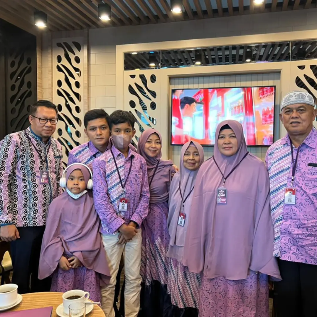 Jamaah umroh Manasik Tour Travel mengikuti rangkaian perjalanan ibadah