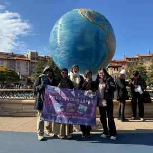 Rombongan jamaah Manasik Tour Travel saat perjalanan wisata halal
