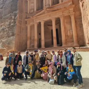 Jamaah Manasik Tour Travel saat ziarah Al Aqsha dan wisata Petra