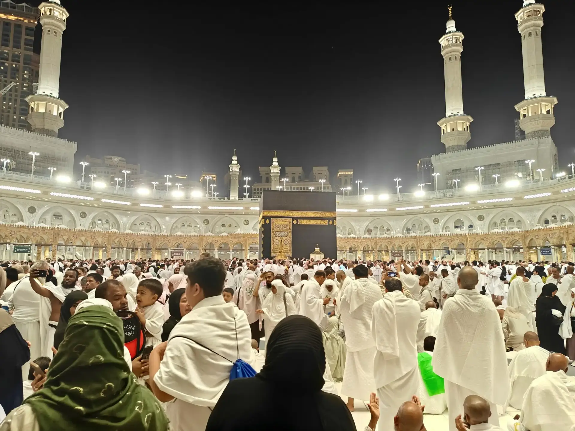 Suasana jamaah Umroh Syawal di depan Ka'bah