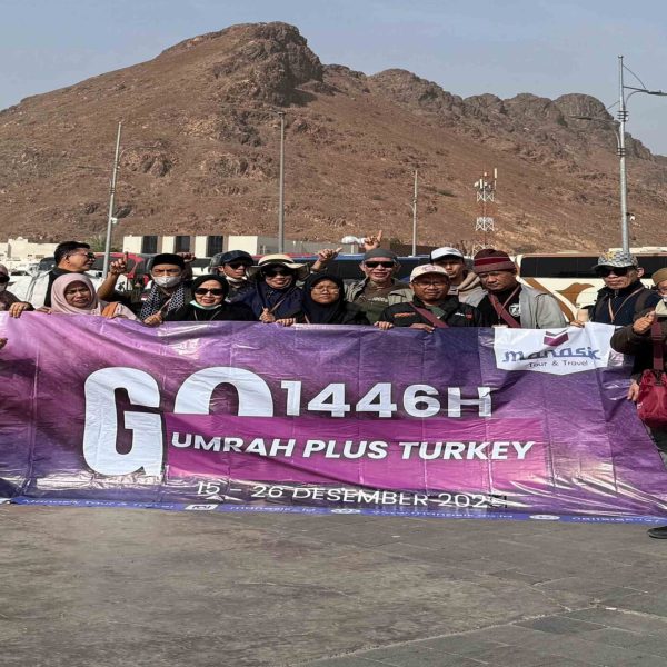 Perjalanan paket tour Turki plus Dubai Manasik dengan latar alam dan sejarah Turki