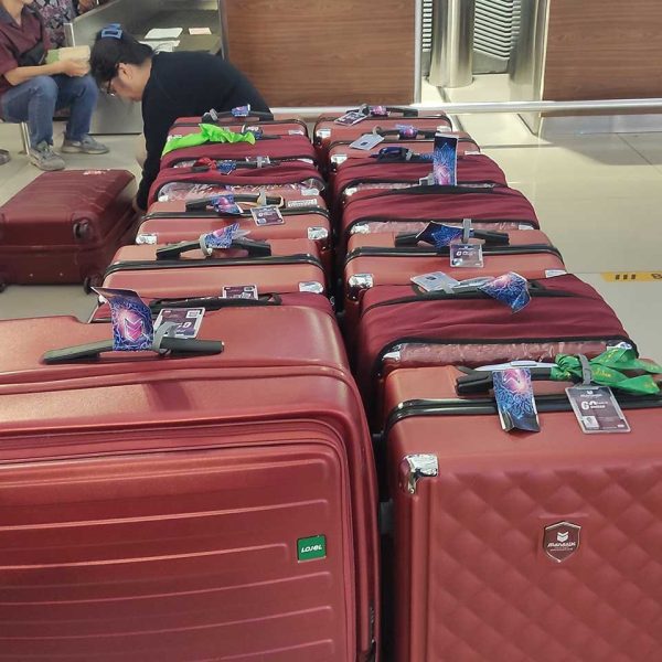 Umroh Plus Mesir 2025 bersama Manasik Tour & Travel - koper jamaah siap diberangkatkan dari Bandara Soekarno Hatta